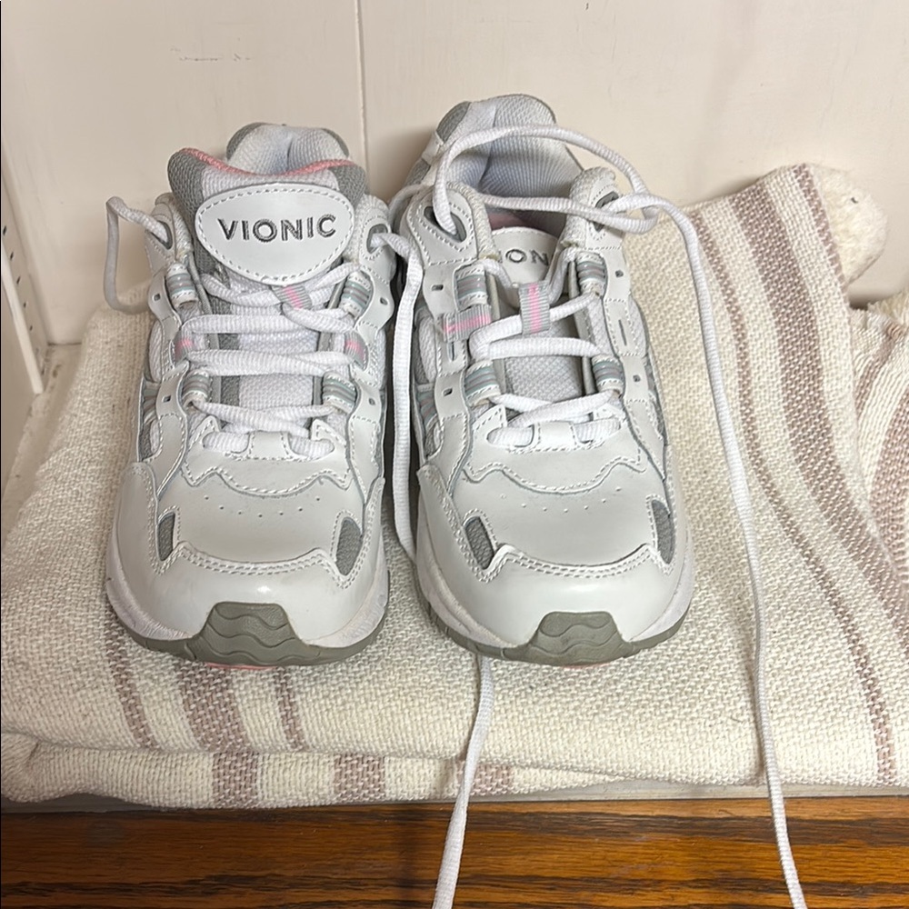 Vionic White and Gray Chunky Sneakers with Cushioned Sole